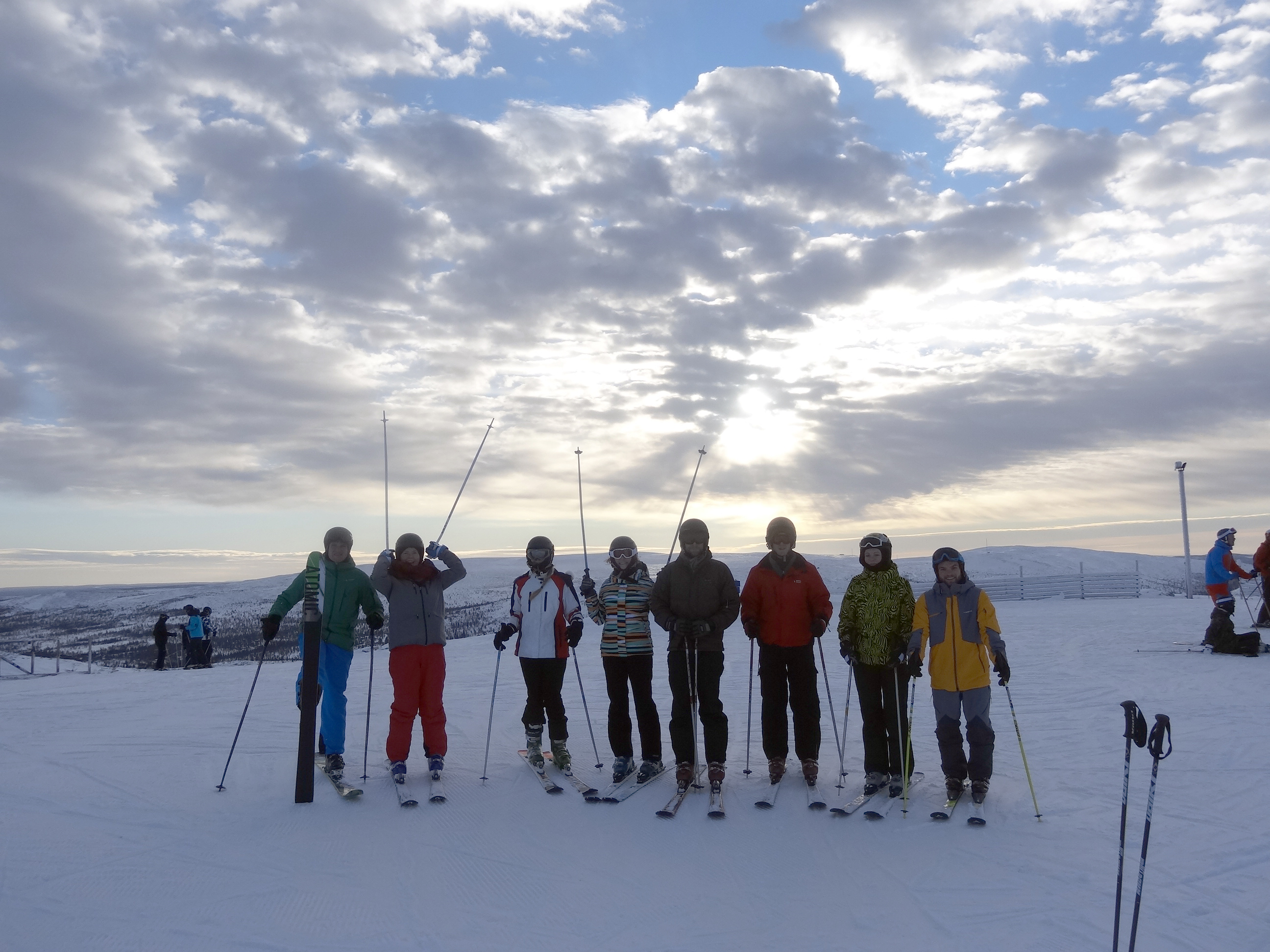 Elena Hamm mit Kommilitonen auf der „Skiweek“ in Vemdalen, eine Mischung aus Studentenparty und Wintersportereignis.
